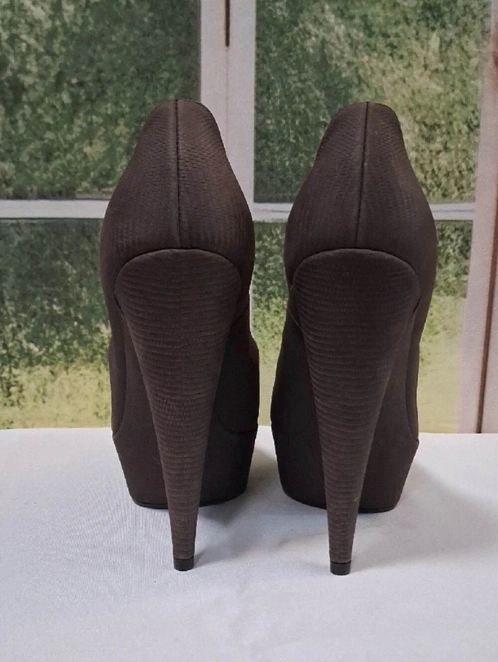 ​Yves Saint Laurent Tribtoo Brown Leather Platform Pumps EU 38 US 7.5-8 YSL